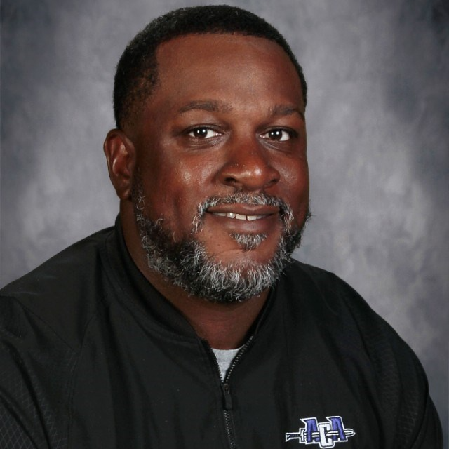 staff photo of Shamon Bell