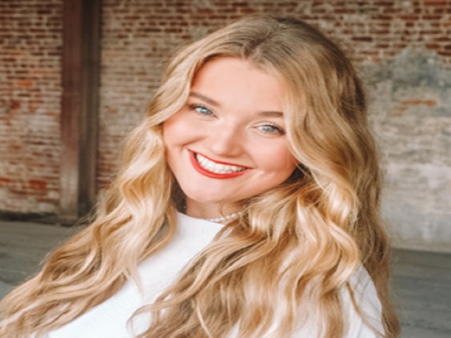 staff photo of Nicole Young